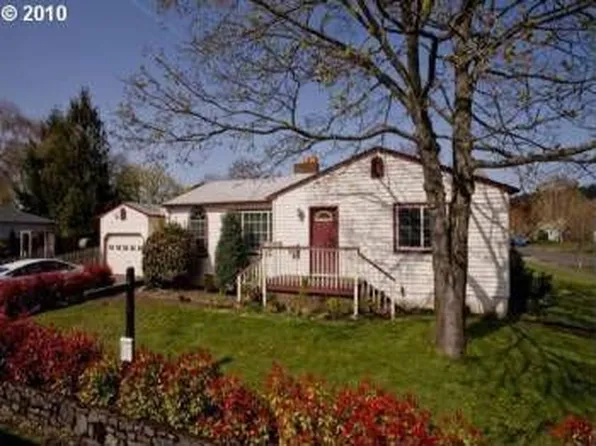 5739 SE Woodward St #A, Portland, OR 97206