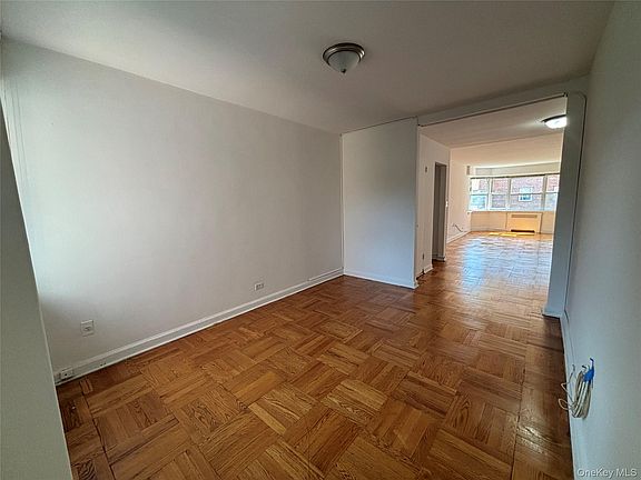 5th image of 235 Garth Road #E5G