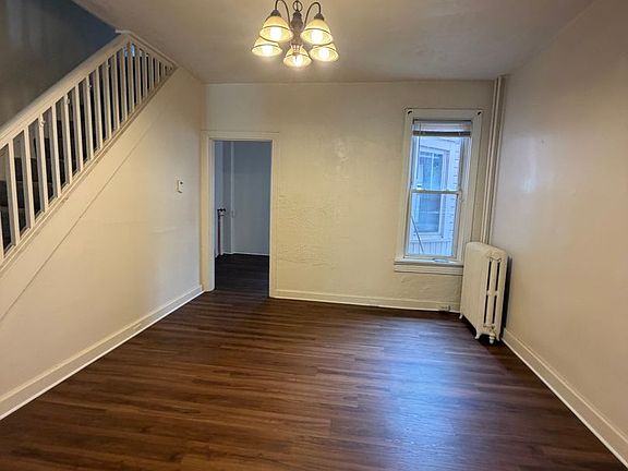 3rd image of 722 Manor St