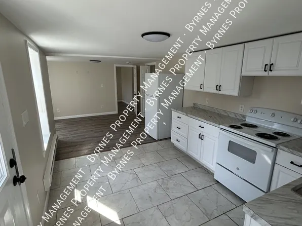 11 5th St #1/2, Webster, MA 01570