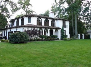 43 Birchwood Dr, Williamsville, NY 14221