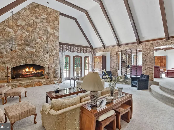 77 Leroy Ave, Berlin, NJ 08009