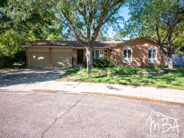 2207 Arapaho Dr, Garden City, KS 67846