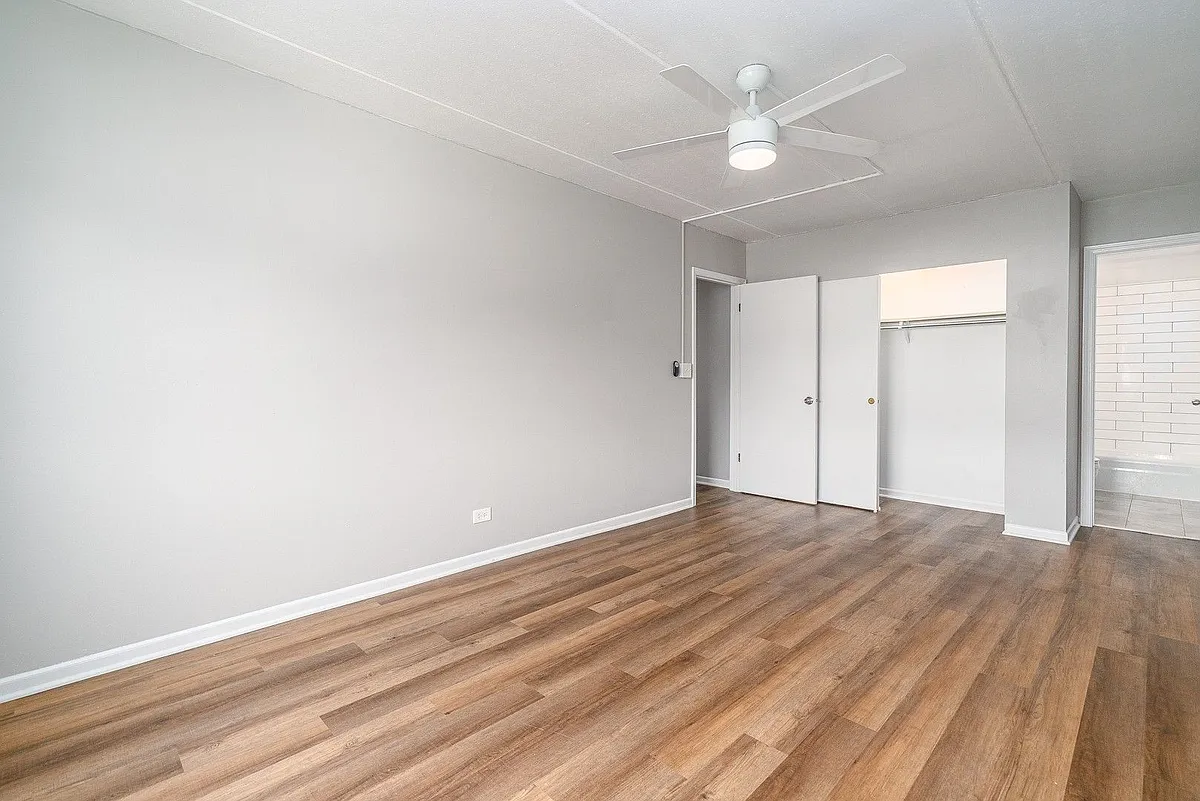 Building Photo - 315-329 W Kimbell Ave