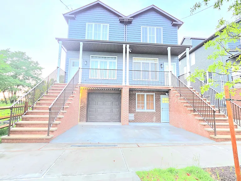 793 Olympia Blvd #1 — Photo 2