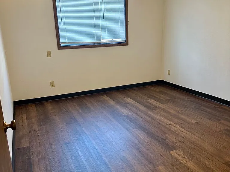 2 Bedroom 1 Bathroom Apartments — Photo 15