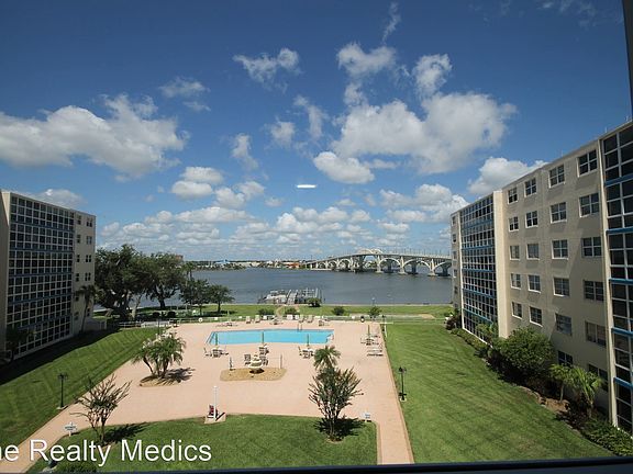 3rd image of 412-1224 Peninsula Dr