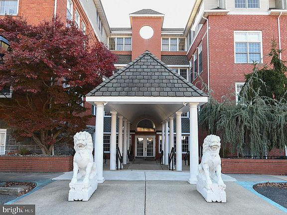 3rd image of 100 Aura Rd APT 110