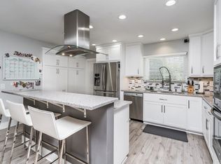 574 Sturgeon Dr, Costa Mesa, CA 92626