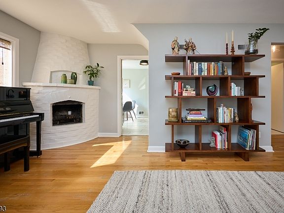 2nd image of 745 Mclaughlin Pl