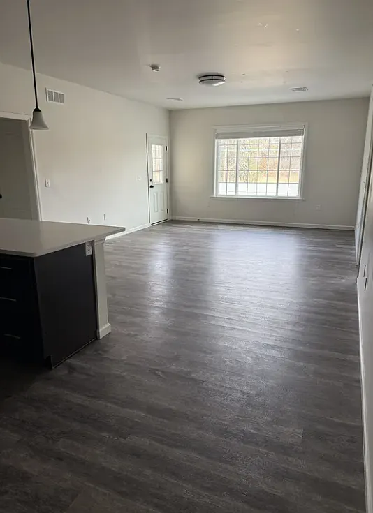 3 bed, 1192 sqft, $1,900 — Photo 2