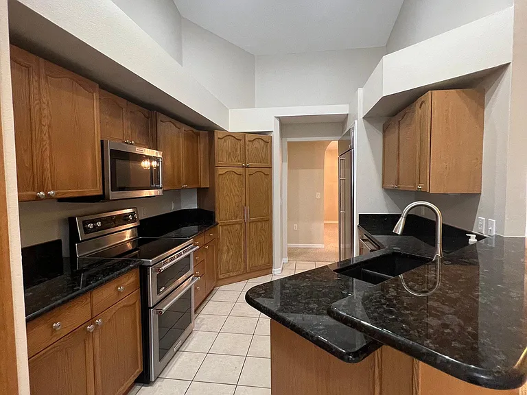 3808 Bayshore Cir — Photo 2