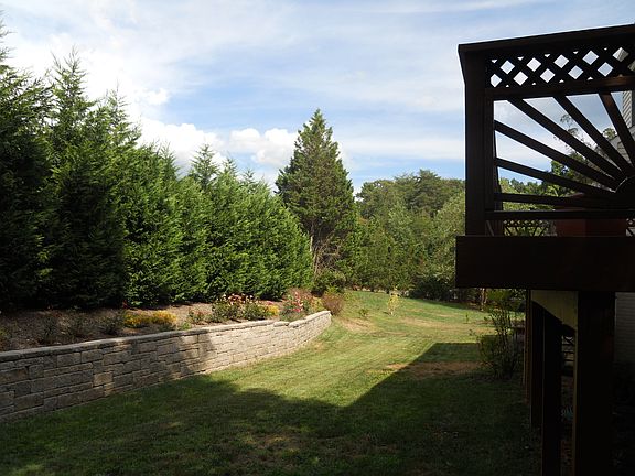 View of rear yard
