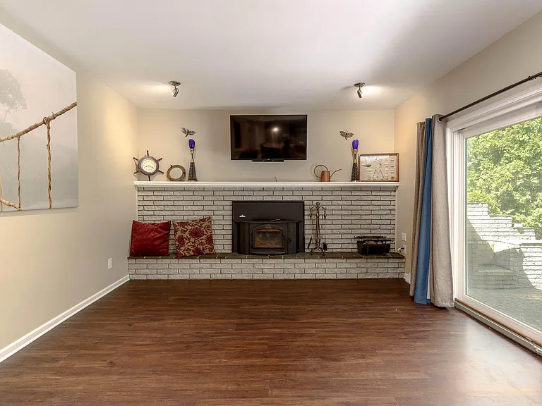 2611 Colby Dr — Photo 27