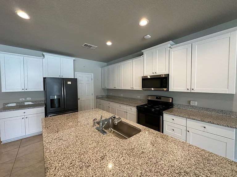 10901 Mickelson Dr — Photo 7