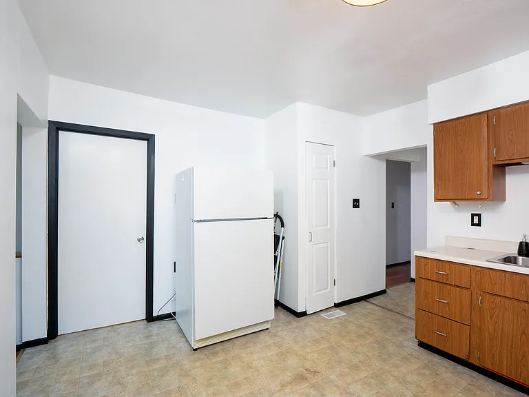 327 W Felton Ave — Photo 8
