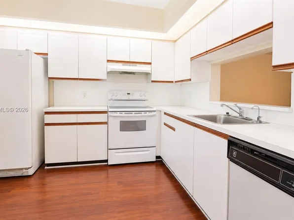 700 SW 128th Ave APT 209C, Pembroke Pines, FL 33027