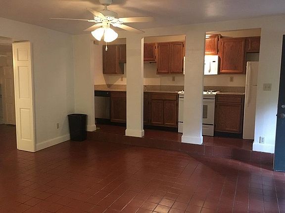 2nd image of 418 Warren Cres #7