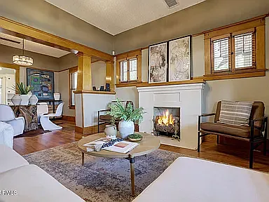 family room with fireplace ( gas)