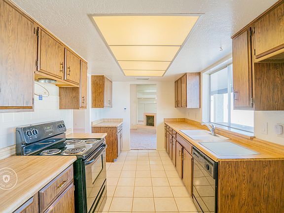 2nd image of 4402 W Paradise Dr