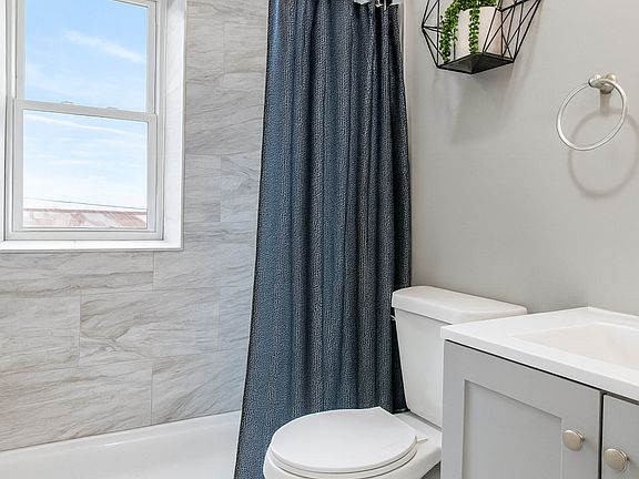 Shared Full Bathroom