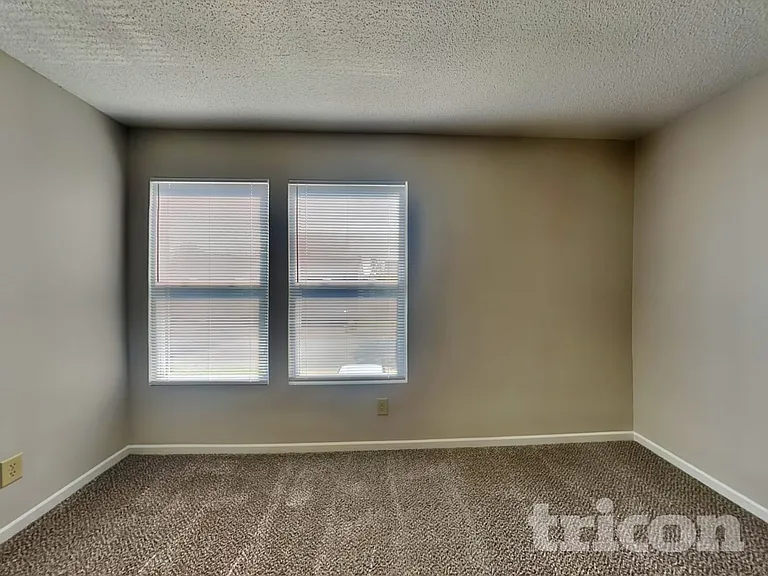 2168 Olympia Dr — Photo 6