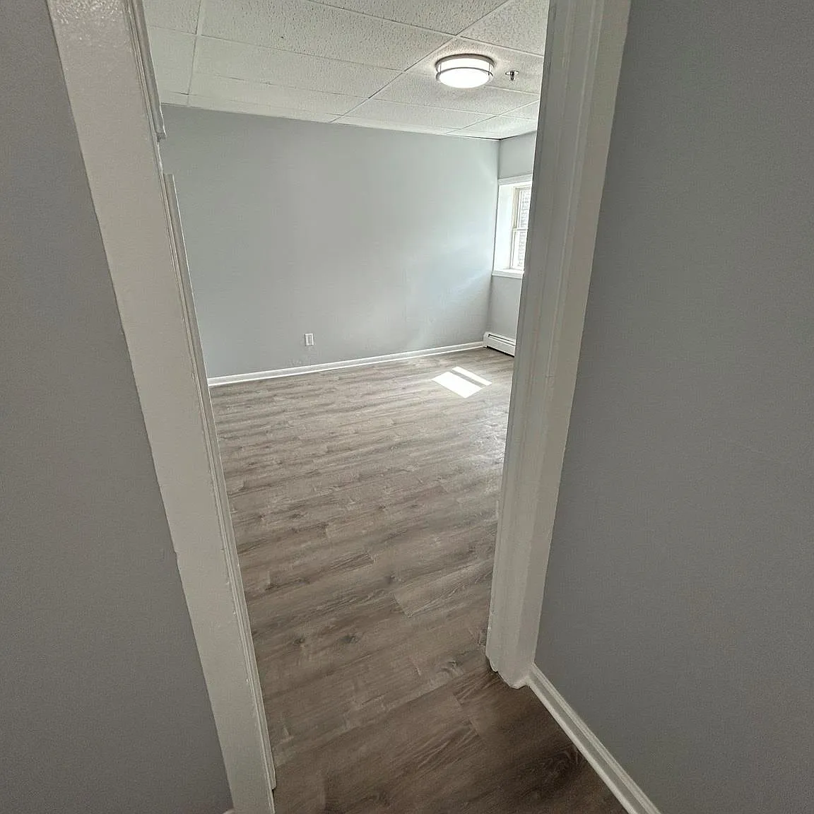 3 bed, 1.0 bath, 12180 sqft, $2,600 — Photo 4