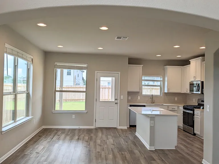 112 Manassas Dr — Photo 4