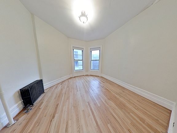 4th image of 228 W 72nd St #4B