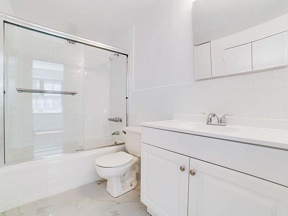 4th image of 65 W 55th St Ph H