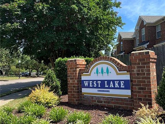 3rd image of 830 W Lake Cir