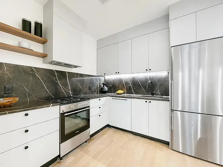260 Gold St #713 — Photo 2