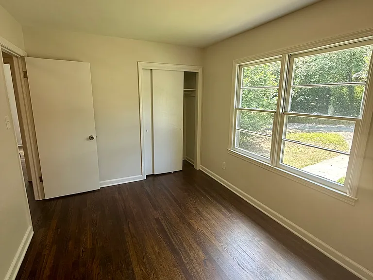 107 Stanley Ter — Photo 27
