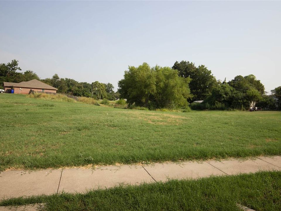 1st image of 2204 Autumn Woods Dr