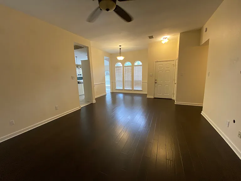 1011 Michelson Ln — Photo 12