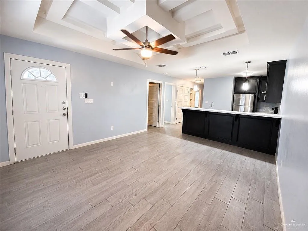 3 bed, 2.0 bath, 1050 sqft, $1,000 — Photo 3