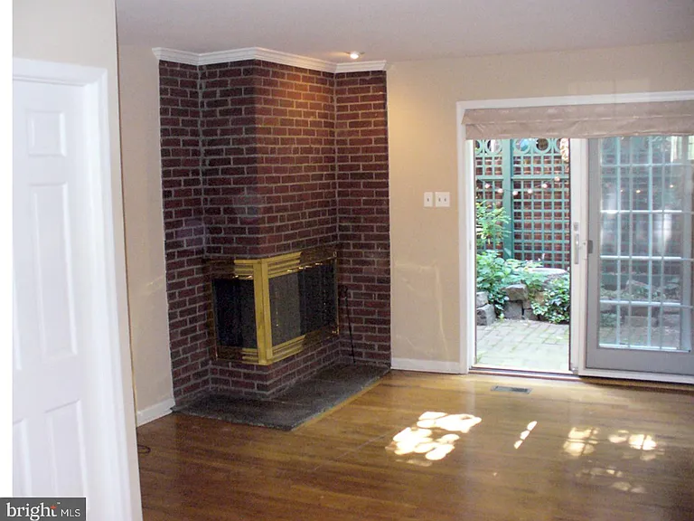 419 S Quince St — Photo 4