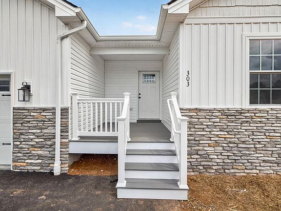 3rd image of 303 Willow Oak Dr