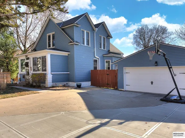 3211 Wright St, Omaha, NE 68105