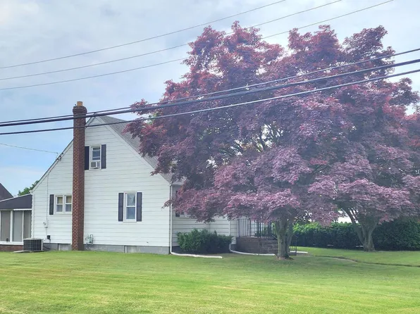 134 Pine St, Williamstown, NJ 08094