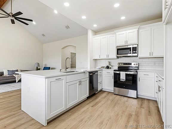 4th image of 112 S B St