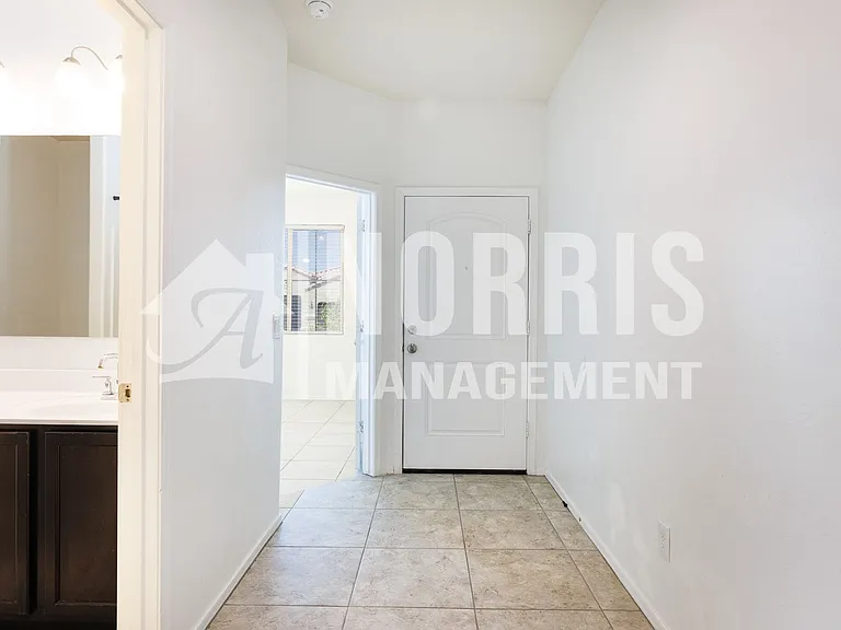 1153 E Gabrilla Dr — Photo 7
