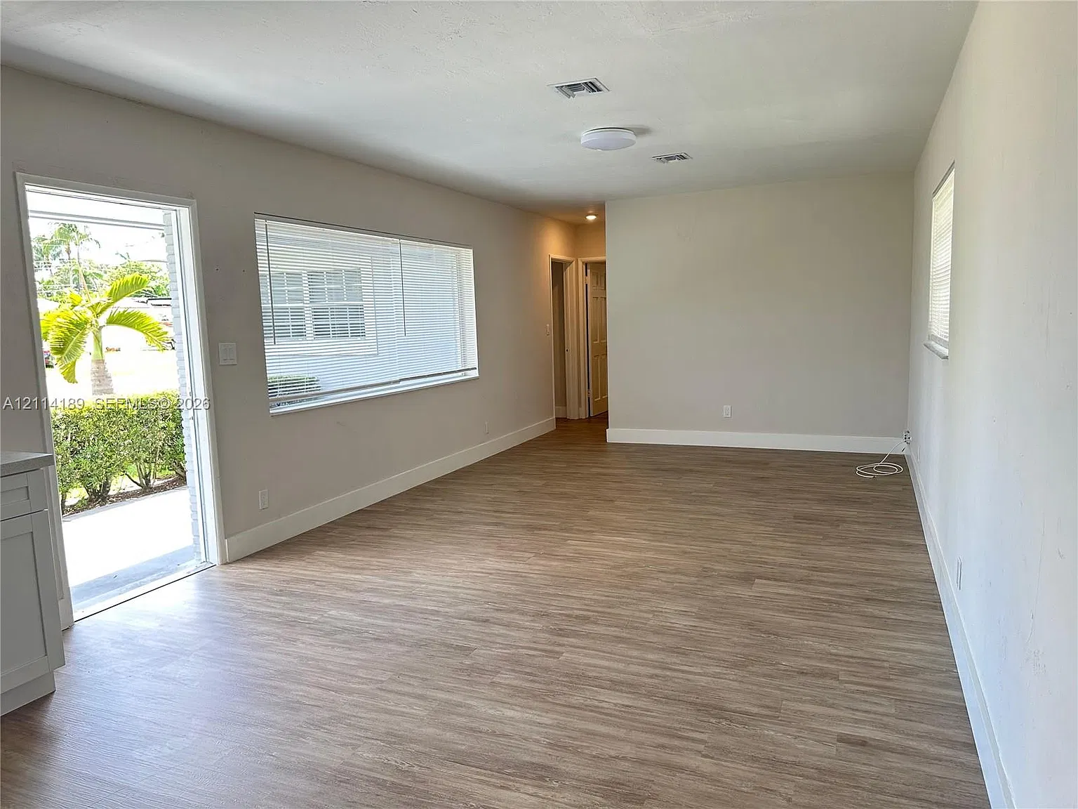 Park Road Manor — Photo 4