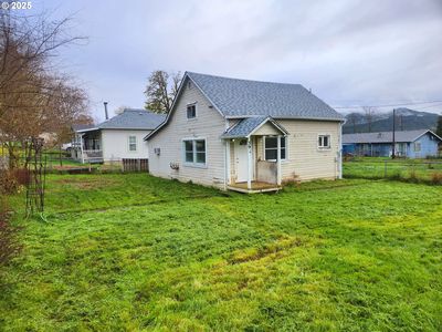 395 Applegate Ave, Yoncalla, OR, 97499