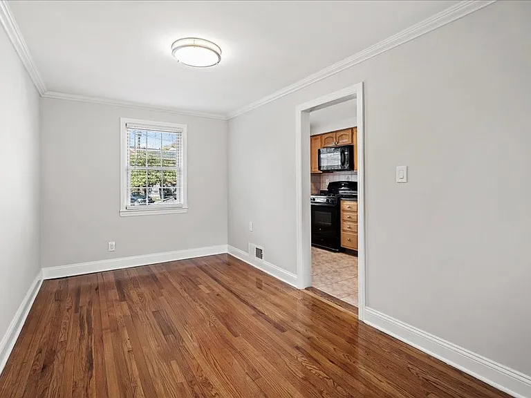 Spring Hill Apartments — Photo 29
