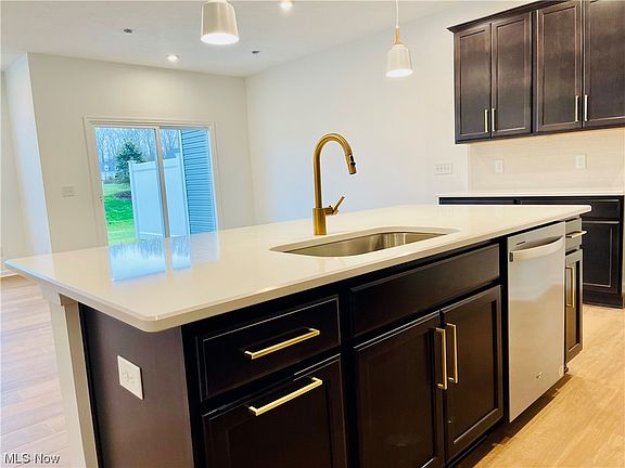 4th image of 791 N Parkside Dr