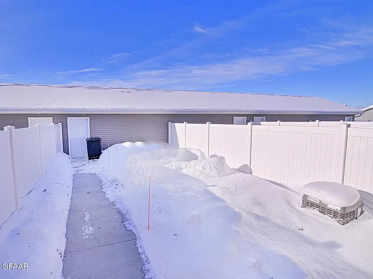 809 Thames Ct — Photo 14