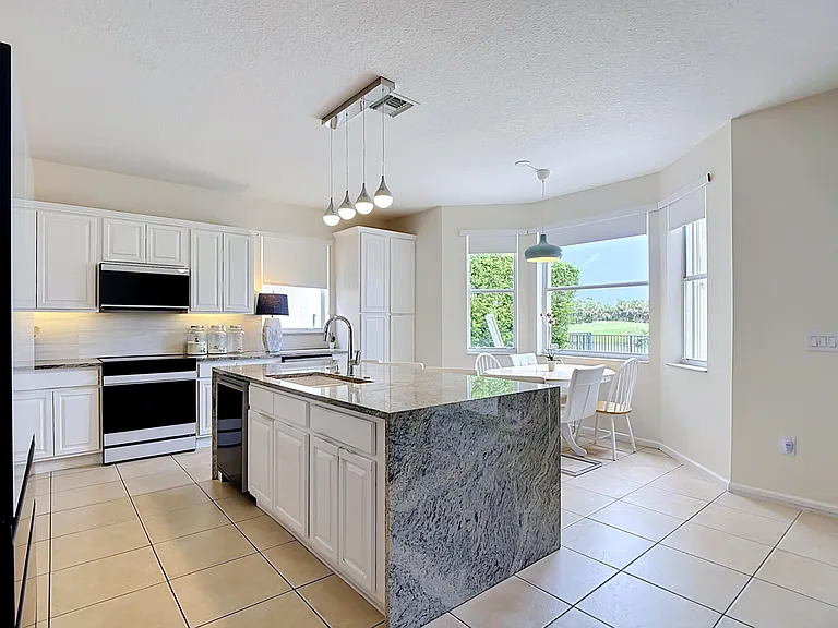 1154 Oakwater Dr — Photo 10