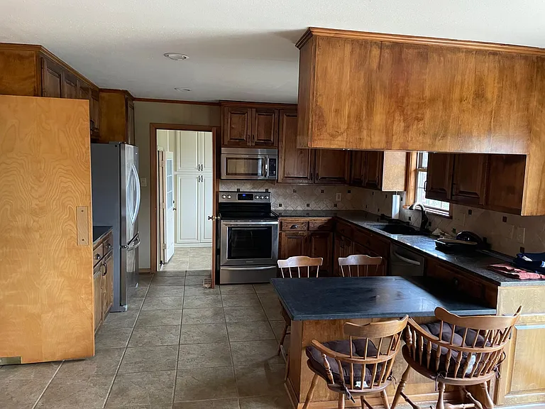 225 Kitchings Dr — Photo 5