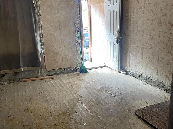 4th image of 6621 Yocum St